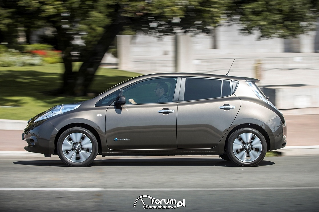 Nissan Leaf 30 kWh, bok, samochód elektryczny