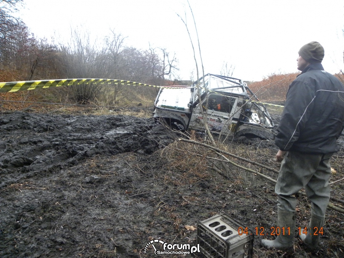 Błotnisty teren offroadowy