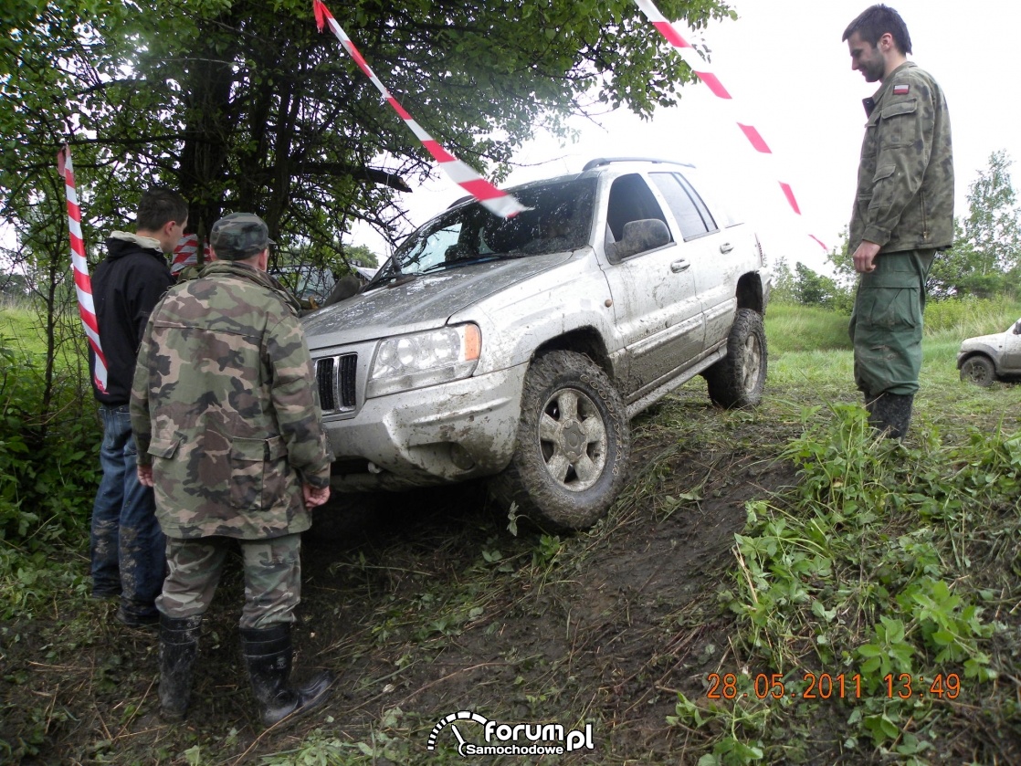 Jeep Grand Cherokee w terenie