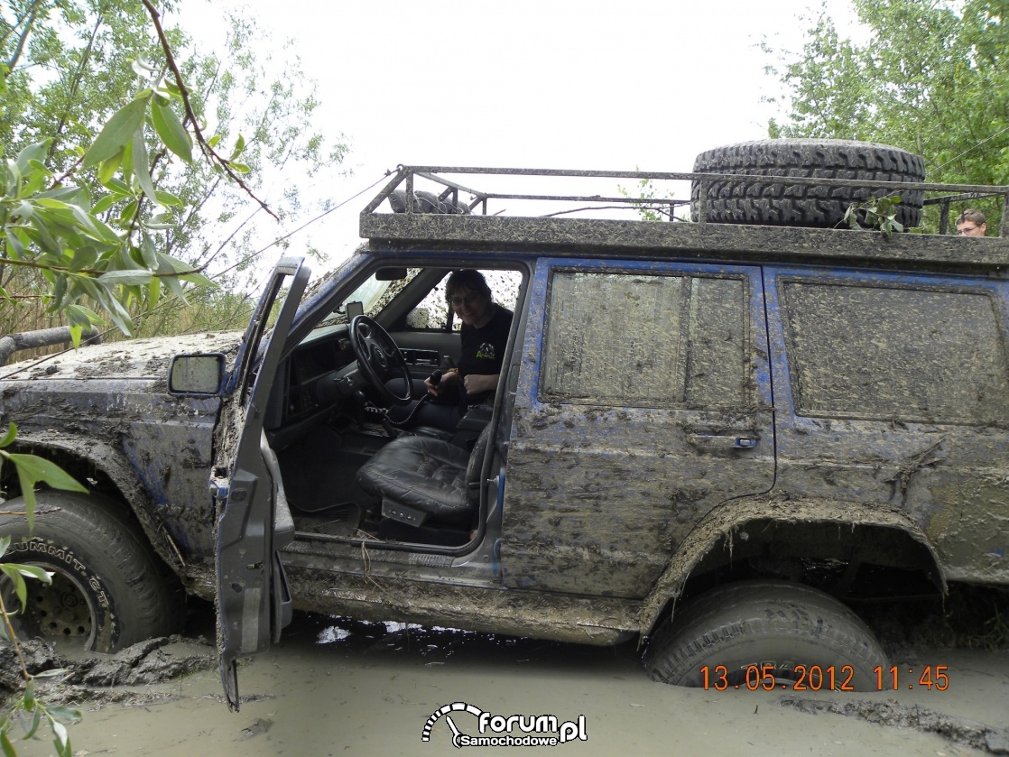 Jeep w błocie