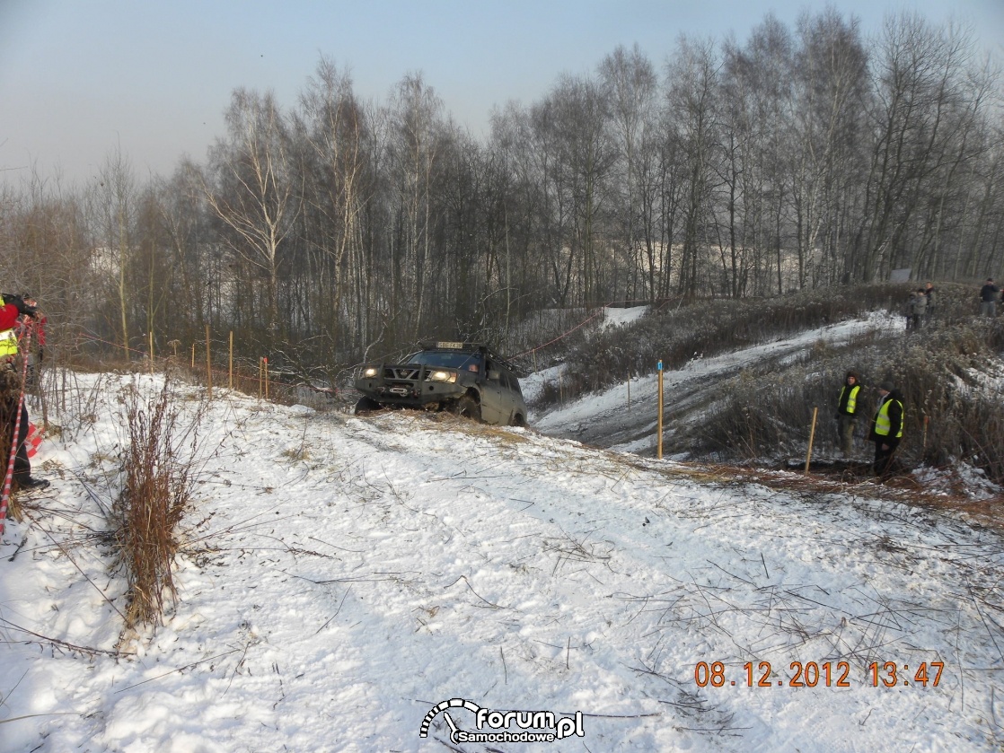 Nissan Patrol, wjazd pod ośnieżoną górę