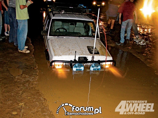 Off Road 4X4 Truck Whoops Jeep Cherokee Water