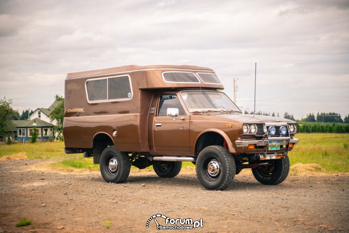 Toyota Hilux Chinook 4×4, kamper, 2