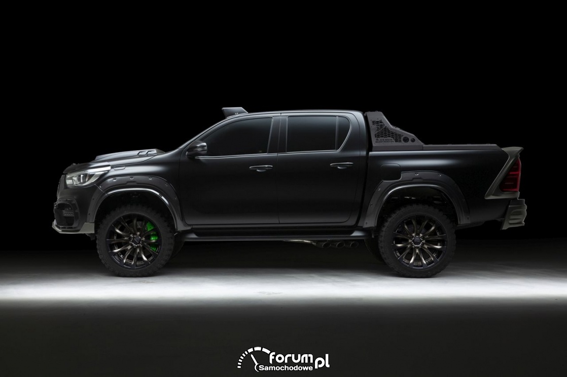 Toyota Hilux Sports Line Black Bison Edition, bok