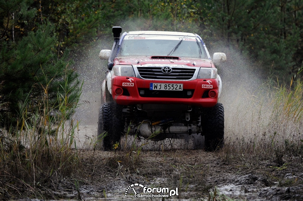 Treningowa Toyota Hilux Adama Małysza, przód