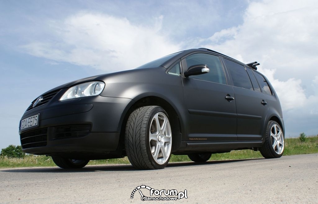 VW TOURAN CZARNY MAT