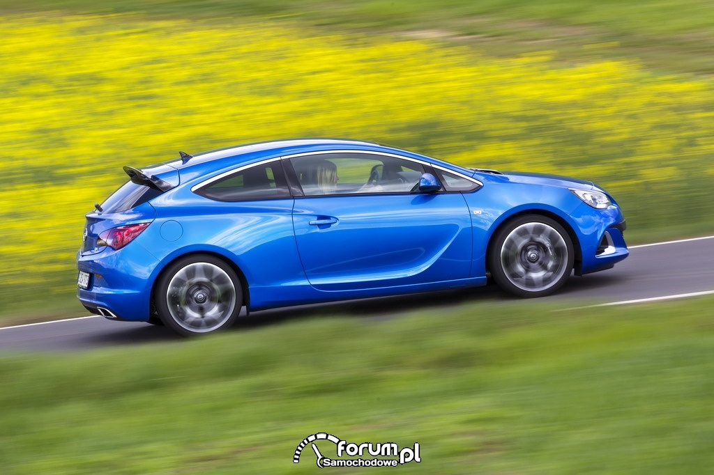 Opel Astra OPC, bok