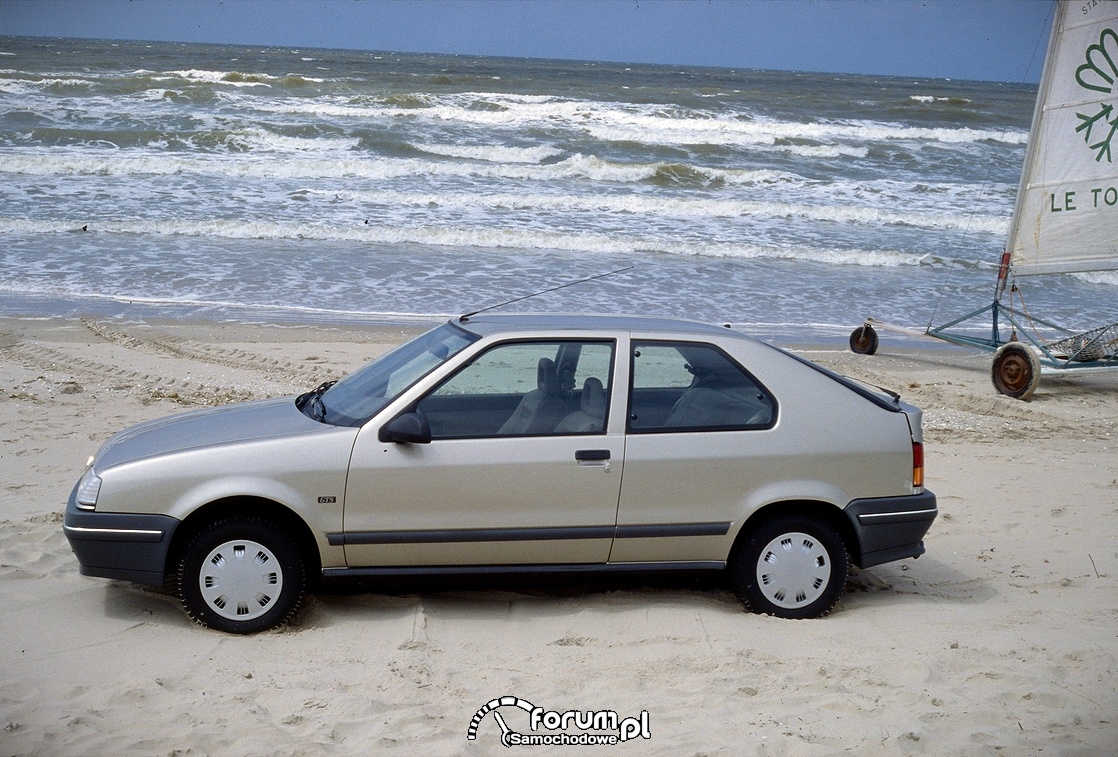 Rrenault 19 GTS model 1988