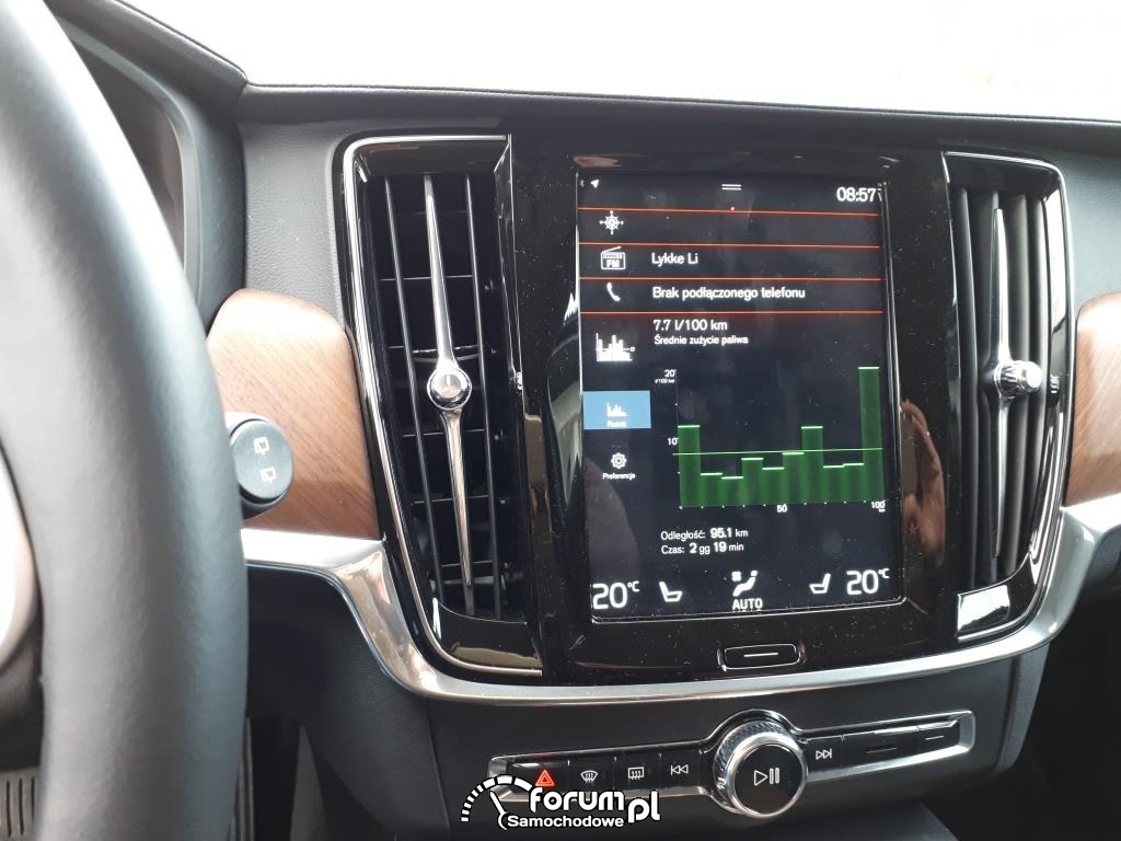 Volvo V90, środkowy wyświetlacz multimedialny