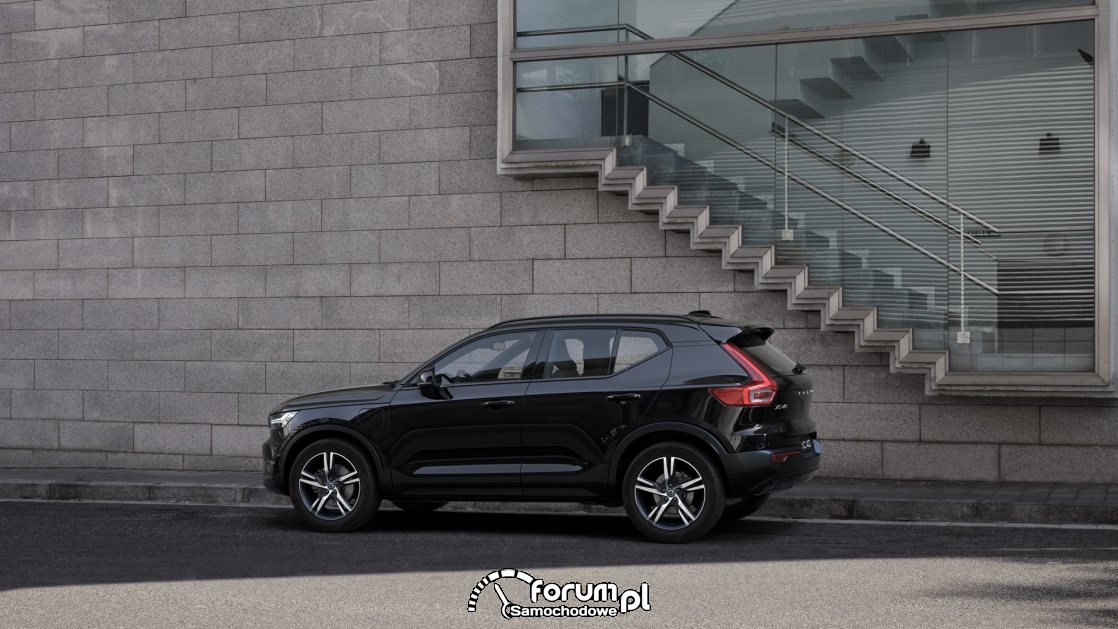 Volvo XC40 Recharge T5 Plug-in 180+82KM, R-Design, bok