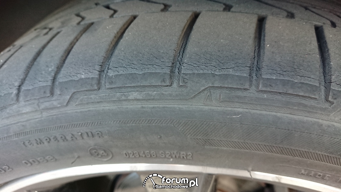 Opona Protenza 215/45R17 87V - dziwne pęknięcia