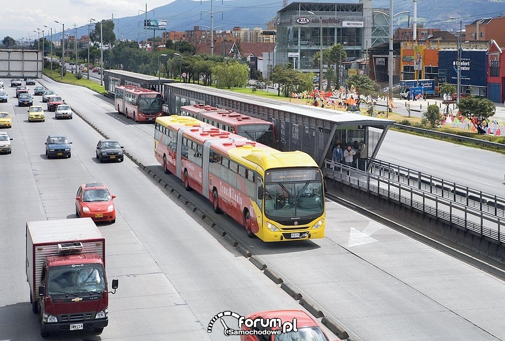 Autobus podwójnie przegubowy