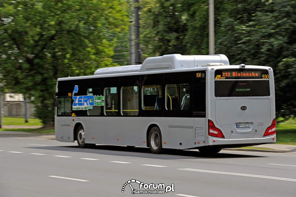 Elektryczny autobus BYD kursuje w Warszawie