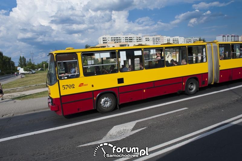 Autobusy niskopodłogowe opanowały w całości Warszawę