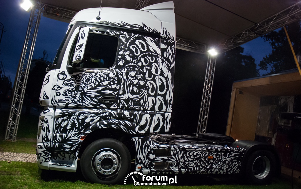 Nowy Actros a’la Swanski - "Truck & Art"