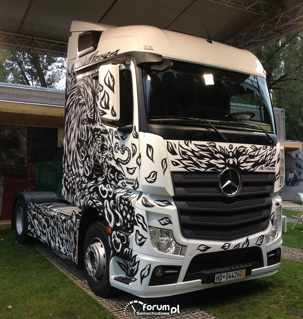 Nowy Actros a’la Swanski - "Truck & Art"