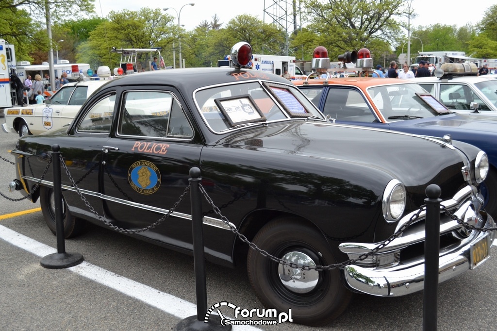 Ford Custom Coupe, 1950 rok, Policja, bok