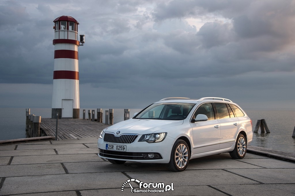 Skoda Superb Kombi, 2013