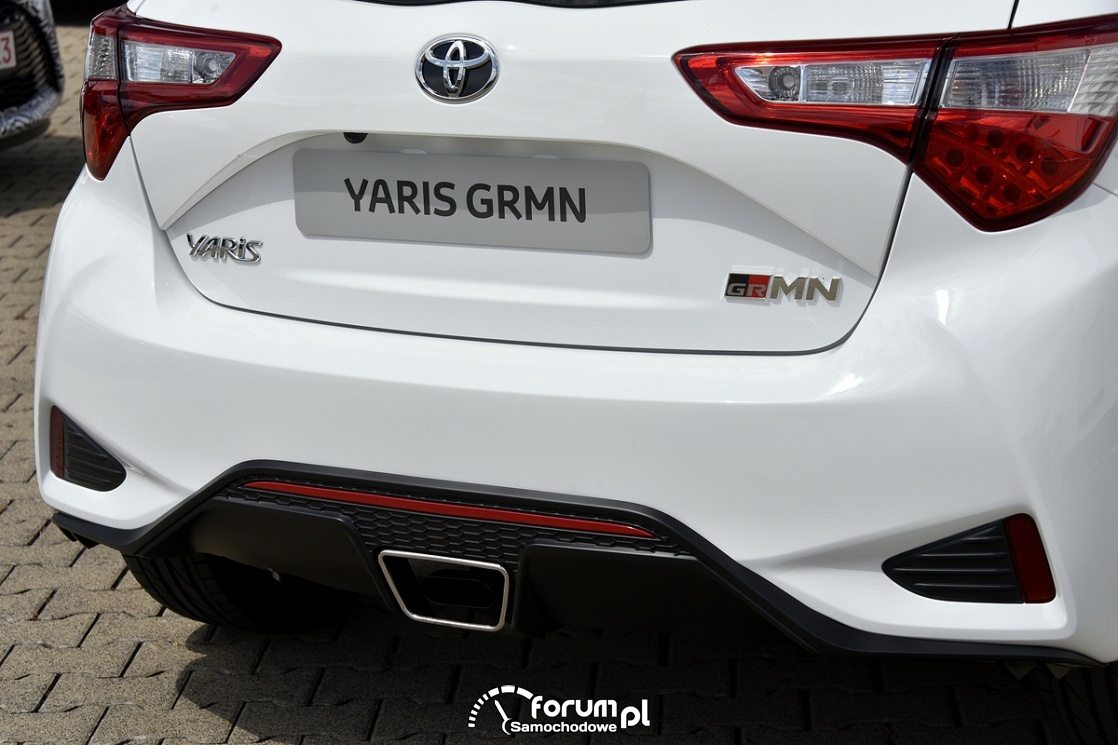 Centralny wydech, Toyota Yaris GRMN - hot hatch