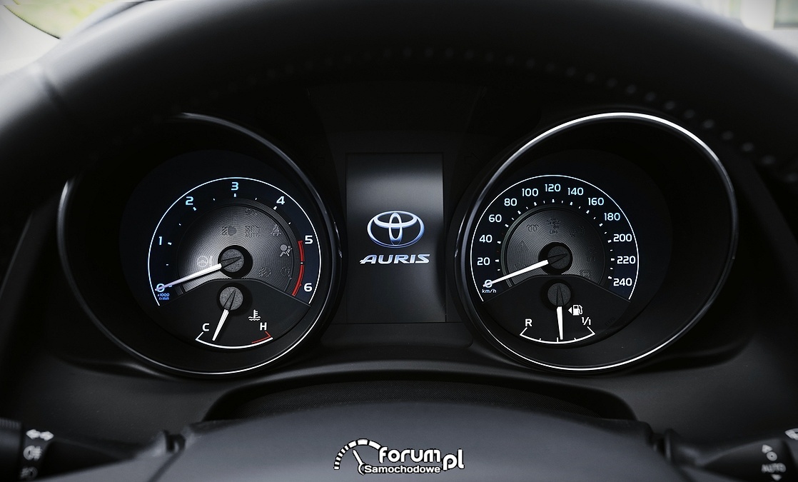 Toyota Auris, licznik, 2015 zdjęcie Galeria Toyota