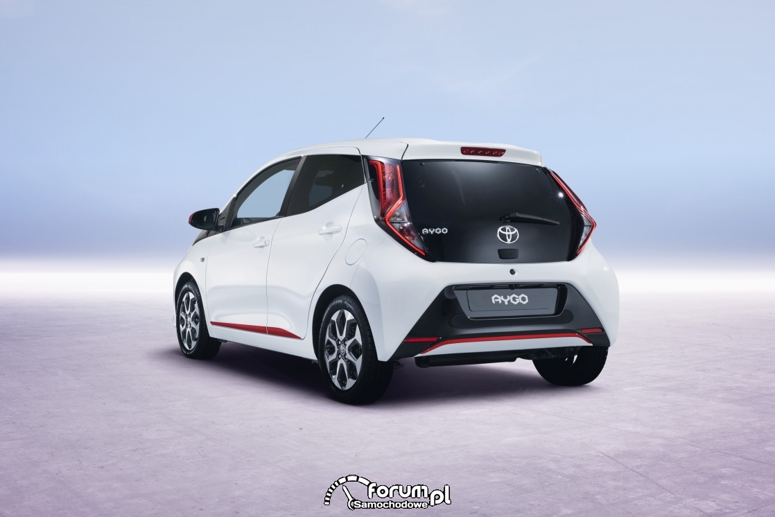 Toyota AYGO 2018, tył, biały