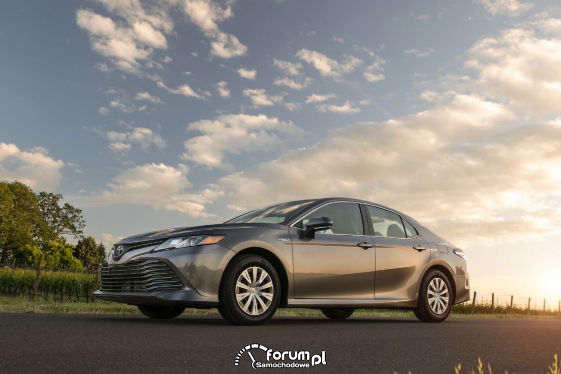 Toyota Camry LE hybrid, 2018 rok