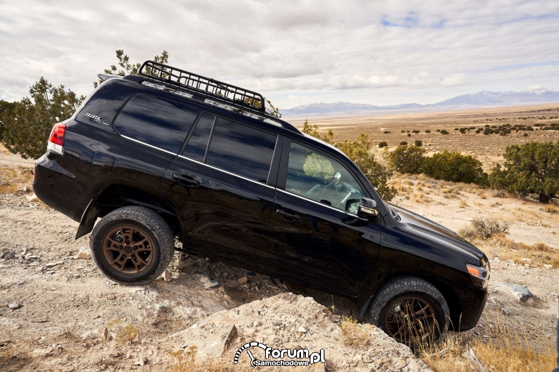 Toyota Land Cruiser 300 – silnik V6 i napęd hybrydowy