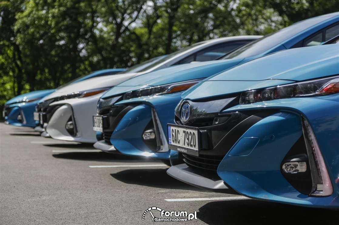 Toyota Prius Plug-in, przód