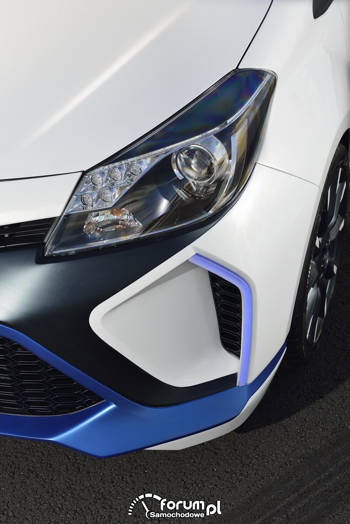 Toyota Yaris Hybrid-R, przednie lampy