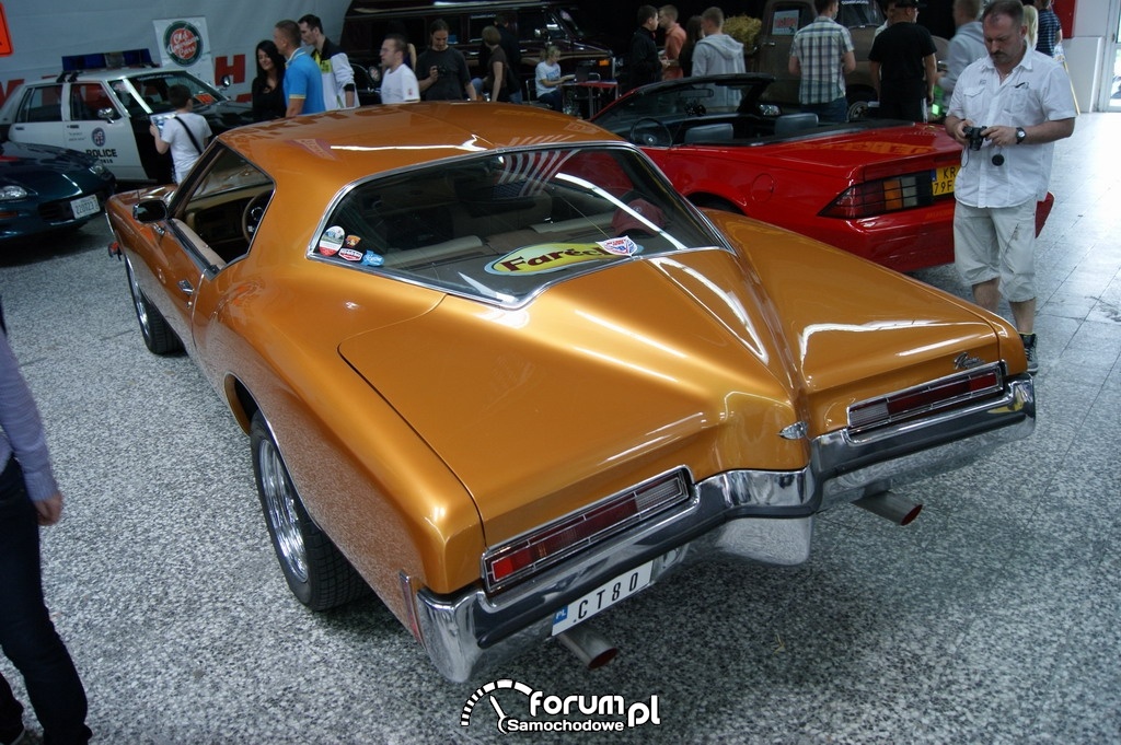 Buick Riviera, tył