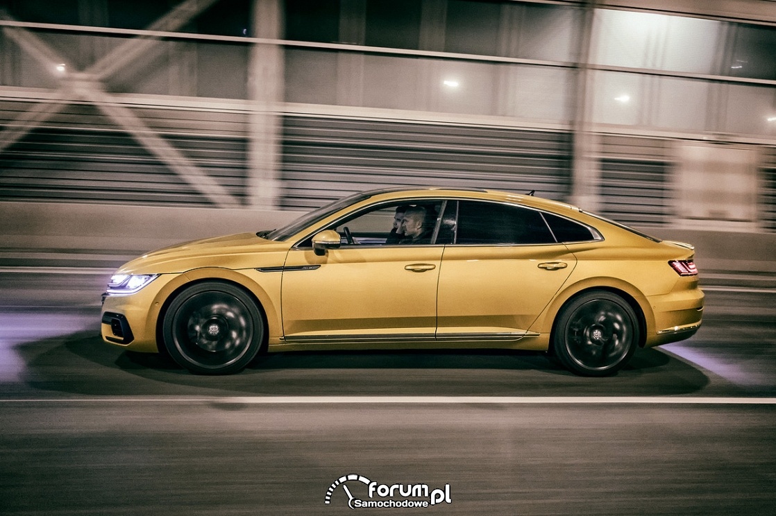 Volkswagen Arteon, bok, noc, miasto