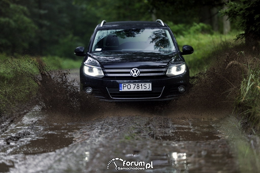 Volkswagen Tiguan Sport & Style - off-road z przodu