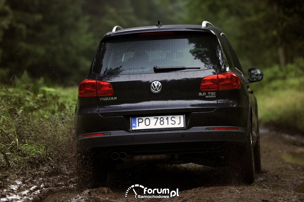 Volkswagen Tiguan Sport & Style - off-road z tyłu