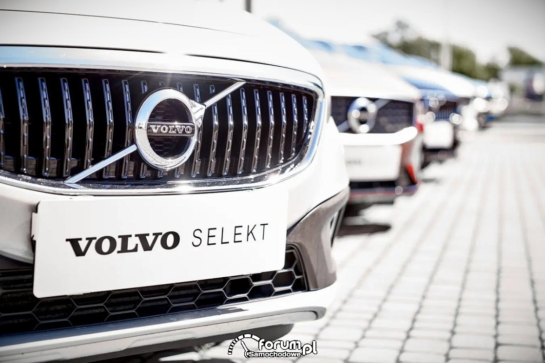 Volvo - przednie logo i grill