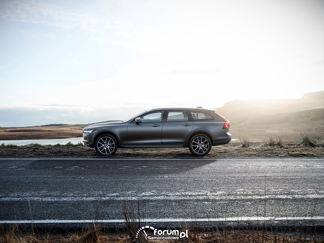 Volvo V90 Cross Country, bok