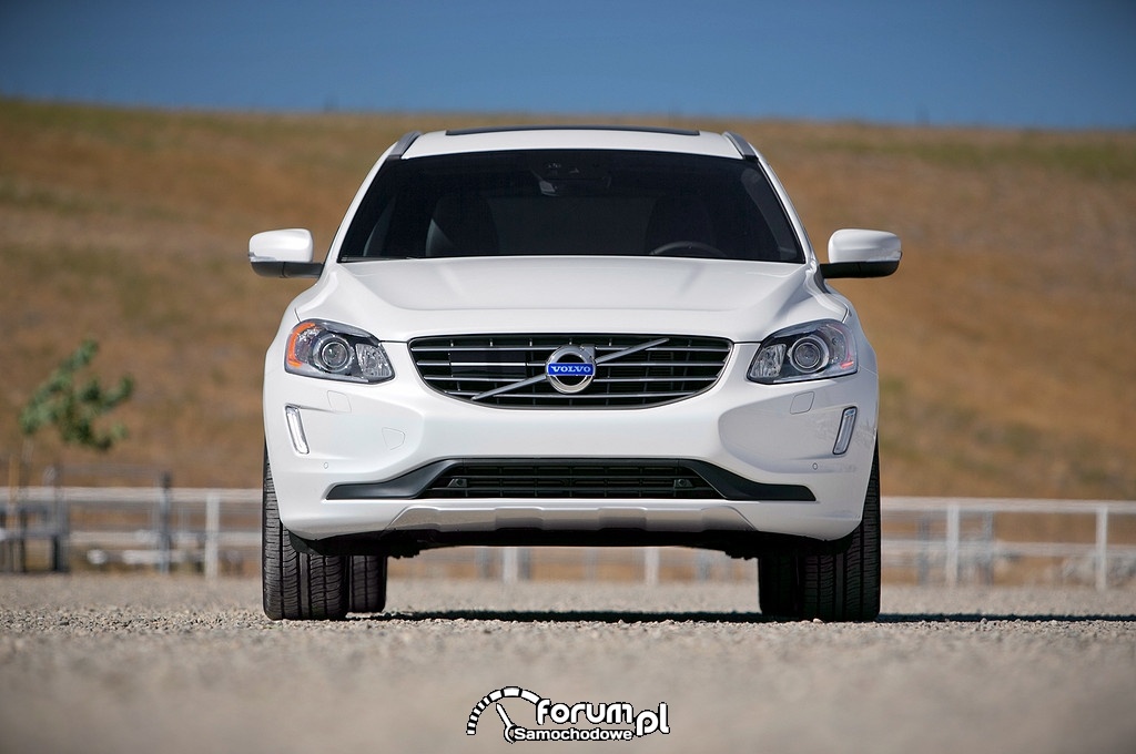 Volvo XC60 T6 Drive-E wersja Platinum, przód