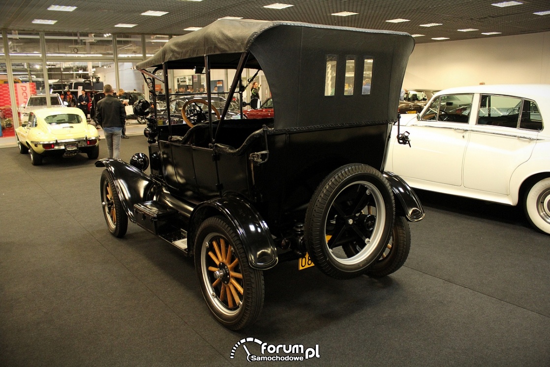 Ford T, 1917 rok, tył