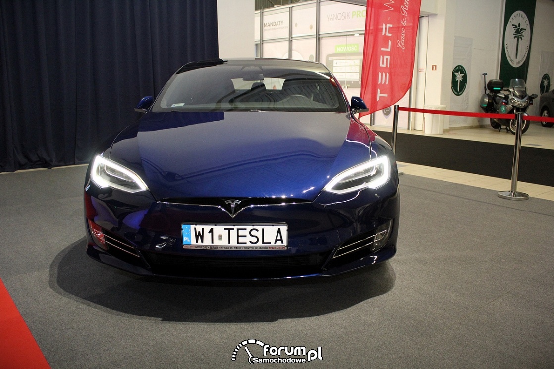 Tesla Model S, przód