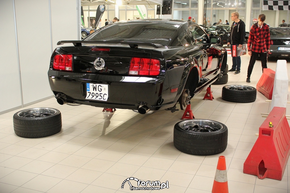 Wymiana kół, Ford Mustang GT