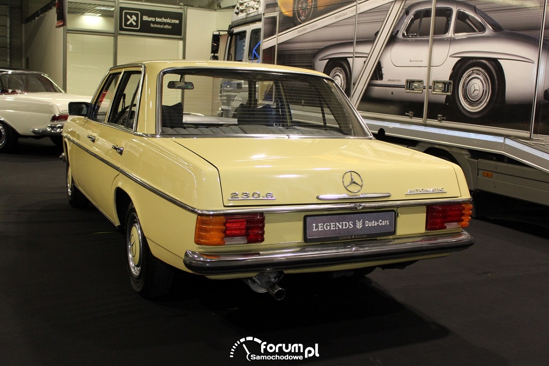 Mercedes-Benz 230.6 W114, Automatic, tył