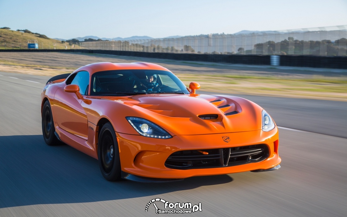 2014-srt-viper-ta-front-three-quarters-in-motion-3