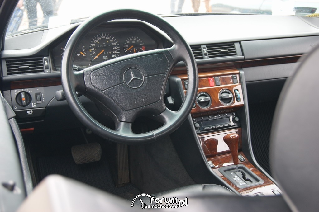 Mercedes W124 Coupe AMG, wnętrze