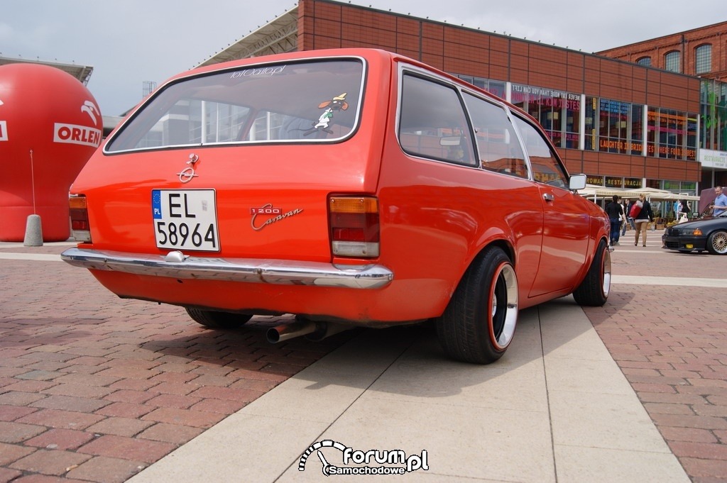 Opel Caravan 1200, tył