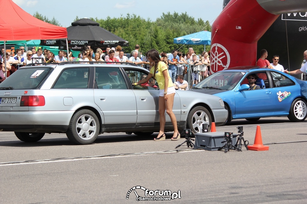 Audi 100 C4 kombi, kierowca odbiera czas przejazdu