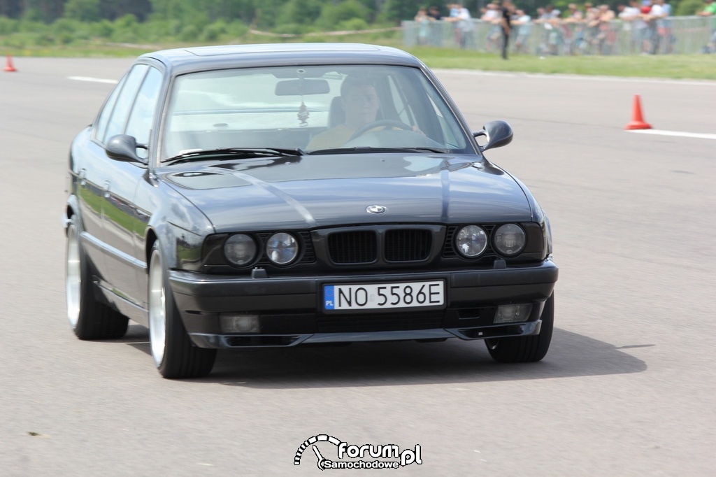 BMW seria 5 E34 M5, przód