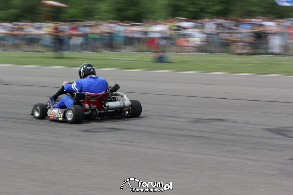 Gokart na lotnisku w wyścigach