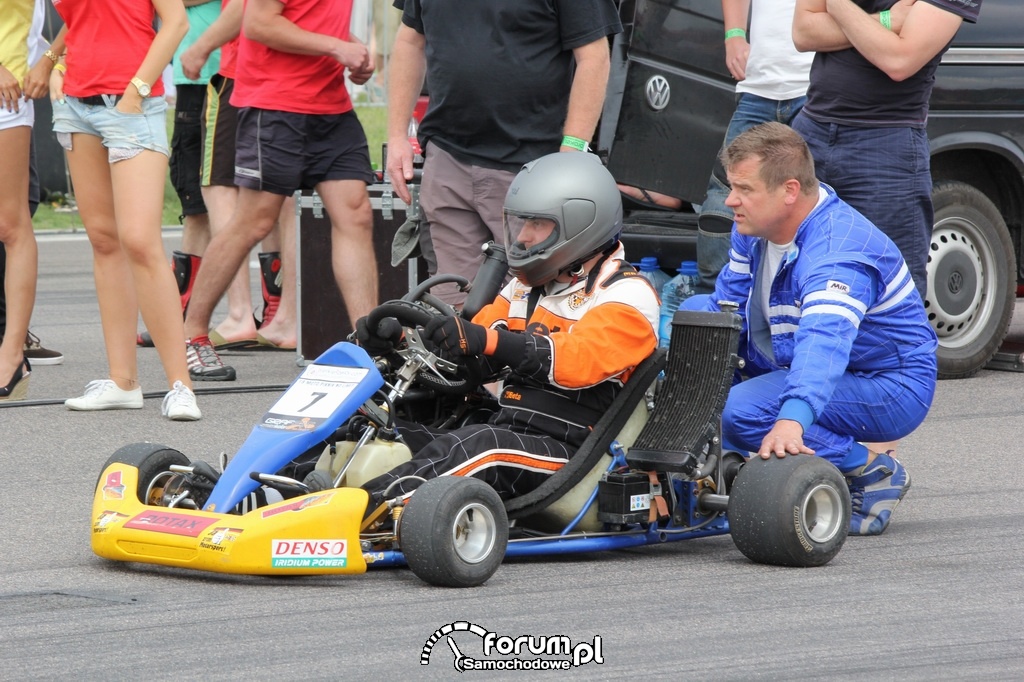 Gokart, przygotowania do wyścigu równoległego