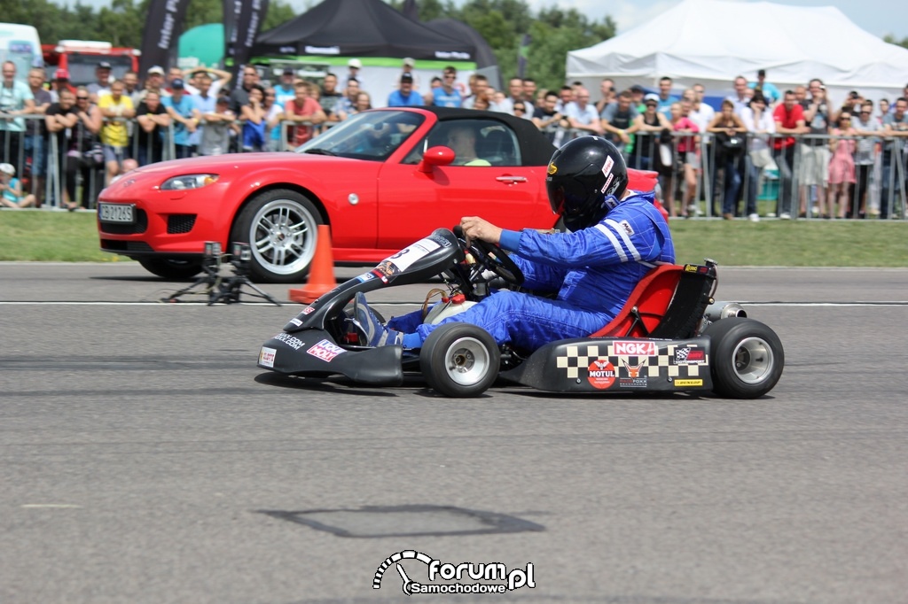 Gokart vs Mazda MX-5 cabrio