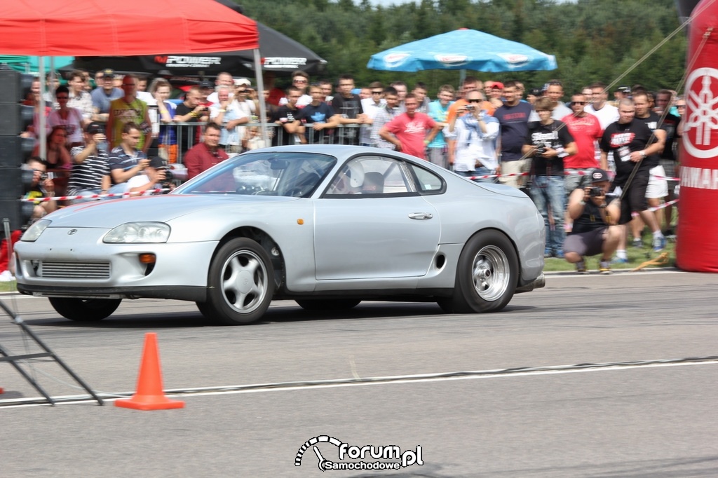 Toyota Supra, start