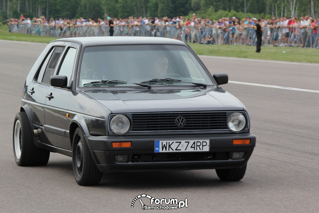 Volkswagen Golf II z napędem na tył, widok z przodu